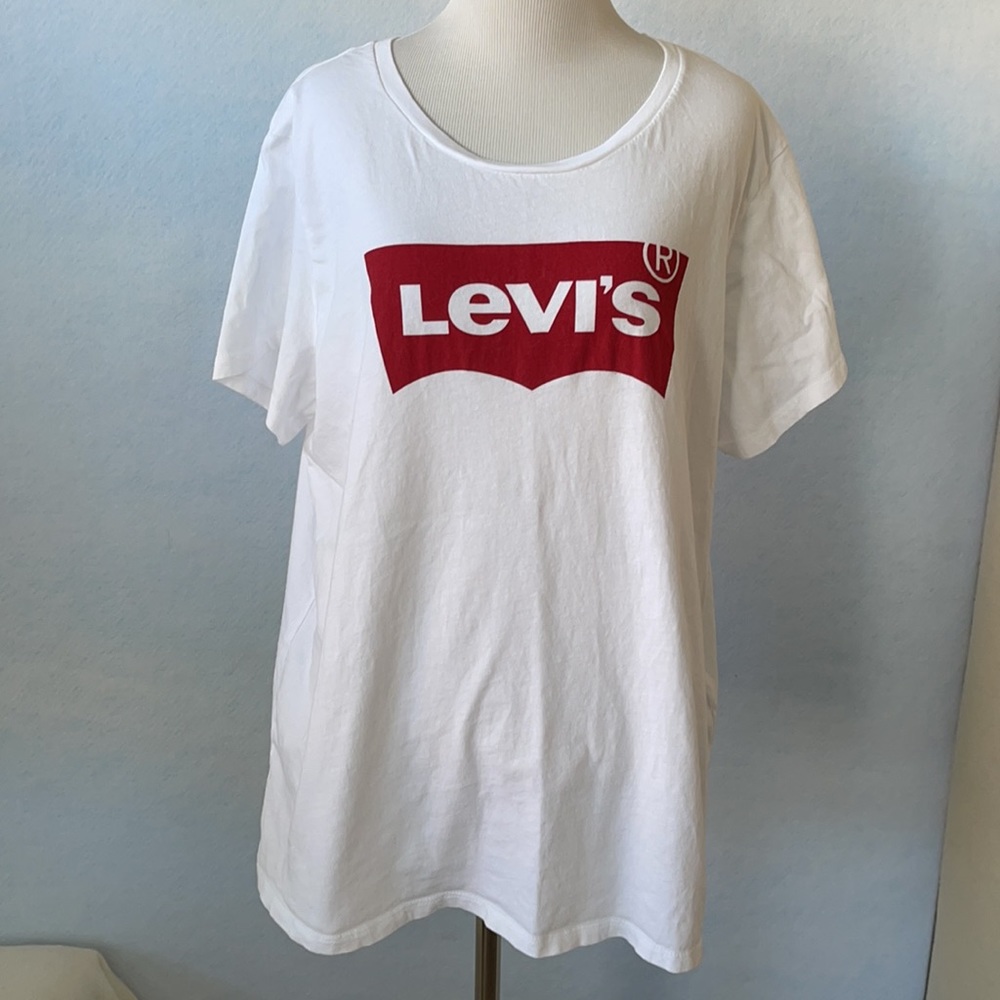 Levi’s Red Graphic Logo White Basic Tee - Picture 9 of 12